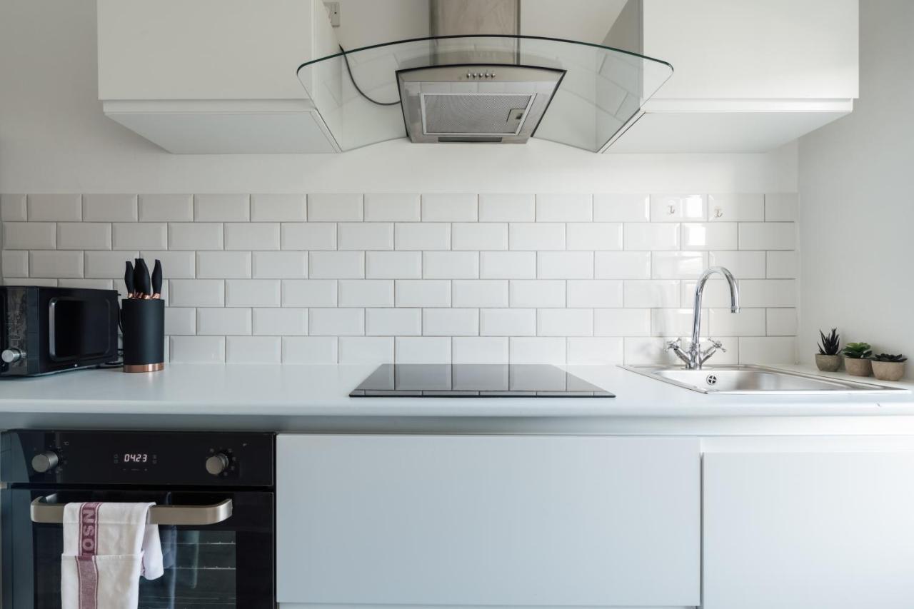 Stunning & Stylish 2 Bed Flat In West London Apartman Kültér fotó