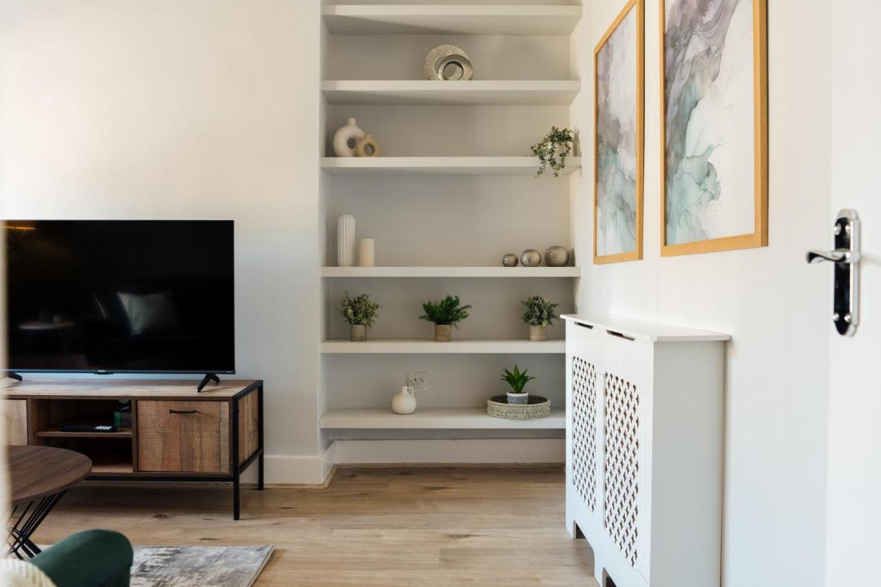 Stunning & Stylish 2 Bed Flat In West London Apartman Kültér fotó