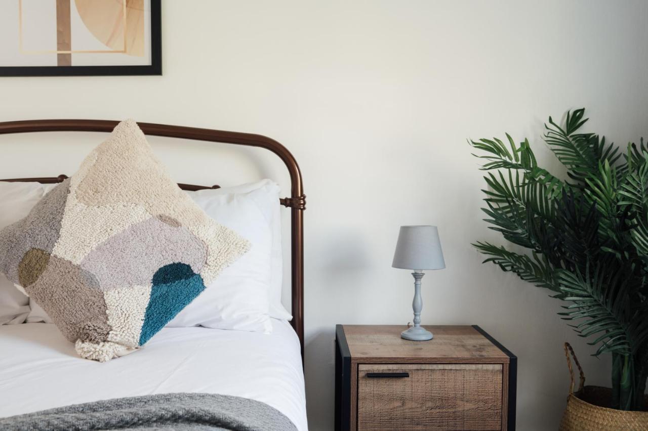 Stunning & Stylish 2 Bed Flat In West London Apartman Kültér fotó