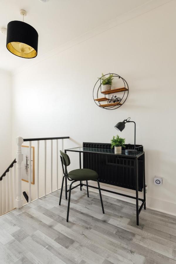Stunning & Stylish 2 Bed Flat In West London Apartman Kültér fotó