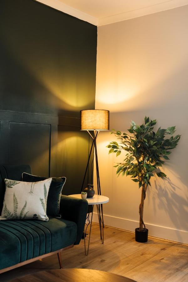 Stunning & Stylish 2 Bed Flat In West London Apartman Kültér fotó